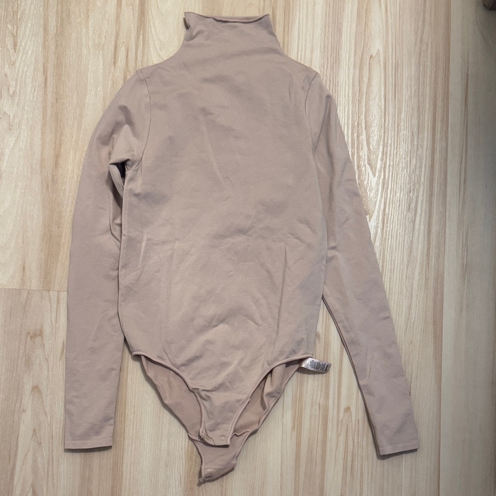 Skims Women’s Long-Sleeve Mock Neck Bodysuit - Taupe-Xxs/Xs